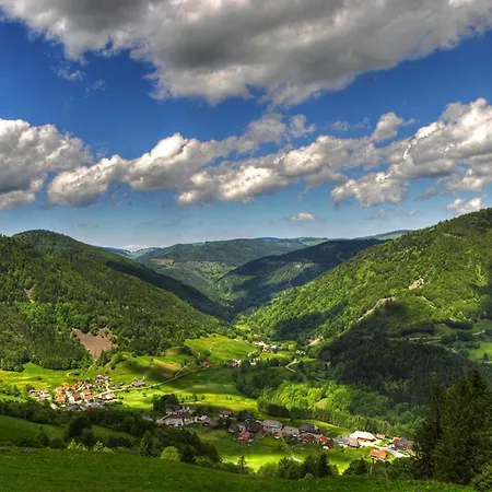 Urlaub Auf 1.000 Meter Hoehe Mit Pool Und Sauna *